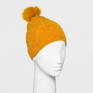 Textured Chenille Beanie with Faux Fur Pom